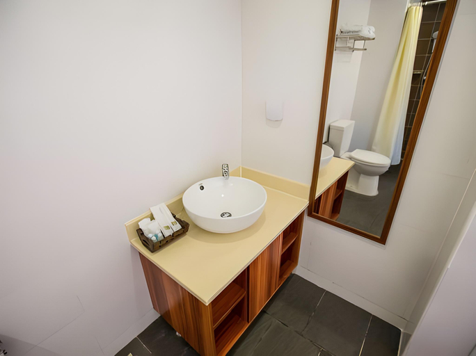 Bathroom 4, Chiang Roi 7 Days Inn, Muang Chiang Mai