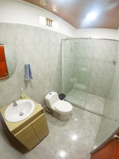 Bathroom 3, Cristal Tayrona, Santa Marta (Dist. Esp.)