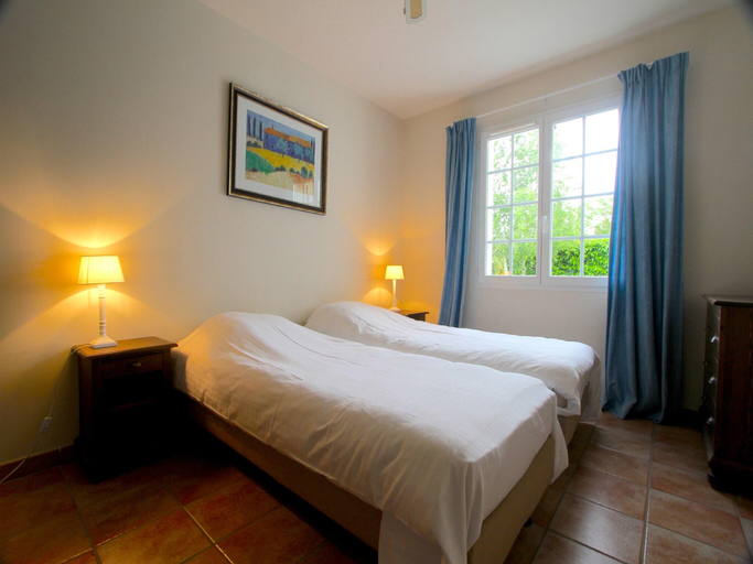 Bedroom 2, Villa in France with Pool and Private Garden, Deux-Sèvres