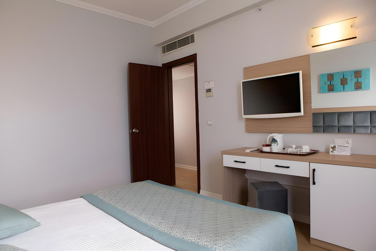 Bedroom 3, Adonis Hotel, Antalya