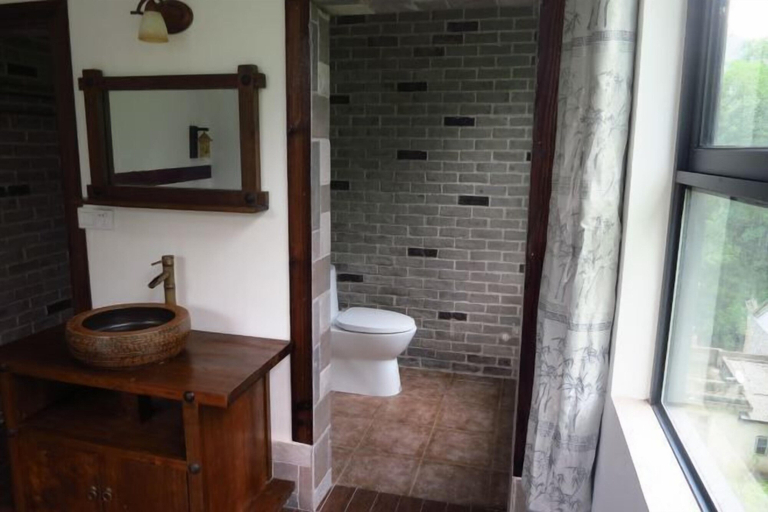 Bathroom 3, Yellow Cloth Reflection Inn, Guilin