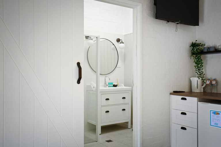 Bathroom, Surfaris, Kempsey
