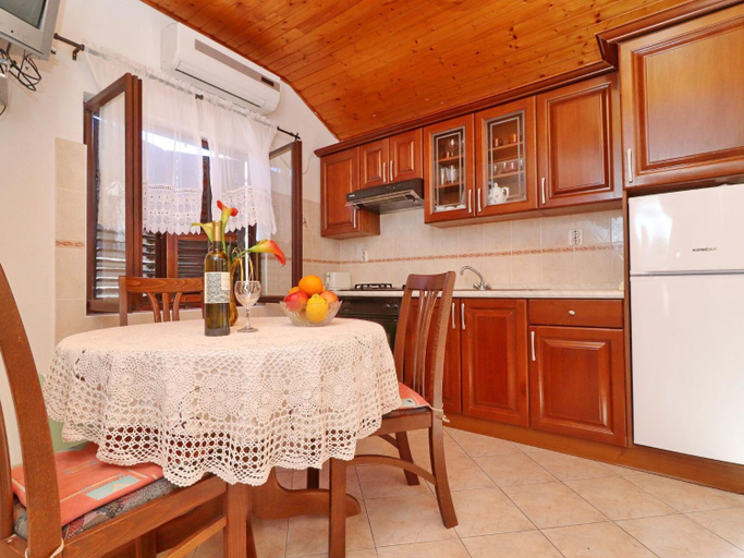 Others 4, Apartments Peselj-Studio Apartment with Balcony and Sea View 1, Smokvica