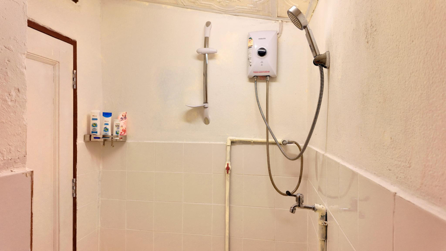 Bathroom 4, Friend's House Arak, Muang Chiang Mai