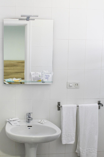 Bathroom 5, Hotel Restaurante Vía Sevilla - Cádiz by MA 22 Puntos, Sevilla