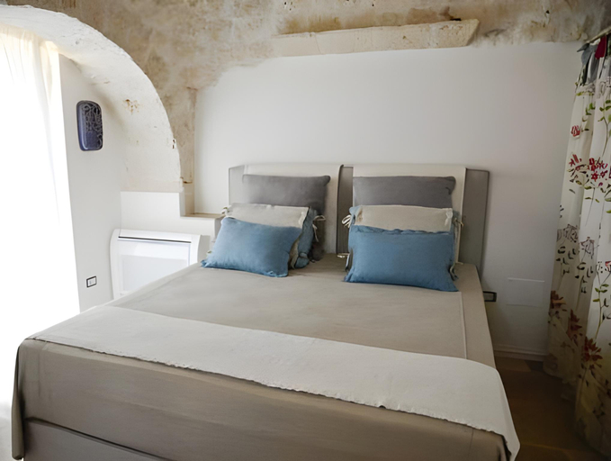 Bedroom 2, Leonardo Trulli Resort, Bari
