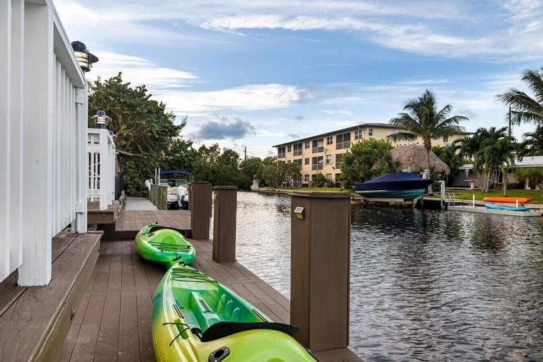 Exterior & Views 2, Fort Lauderdale 4Bd Villa Waterfront Dock Pool, Broward