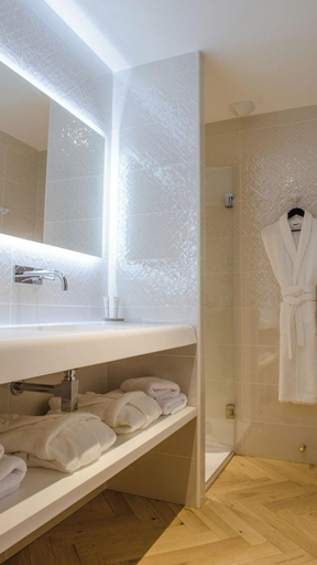 Bathroom 5, Hotel XIX, Hérault