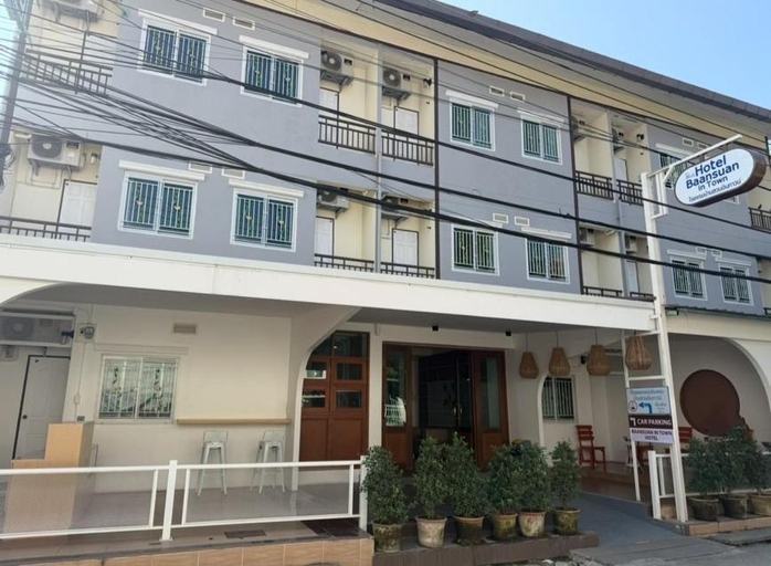 Exterior & Views