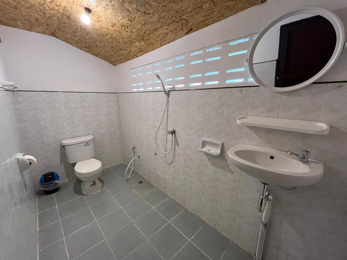 Bathroom 3, Pankabay Resort, Palian