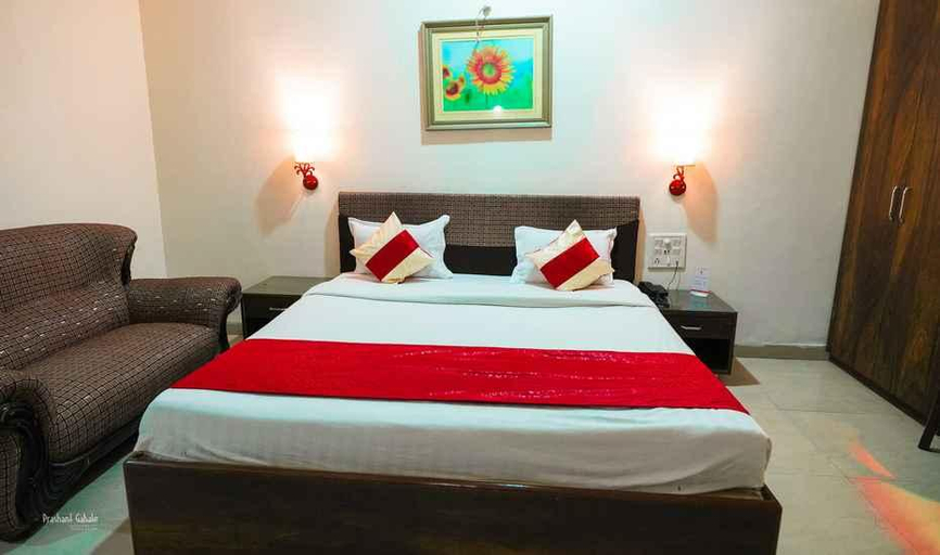Bedroom 3, HOTEL RANJEET, Akola