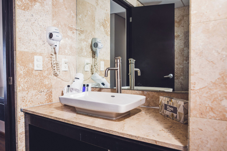 Bathroom 5, Suites Parioli, Mexico City