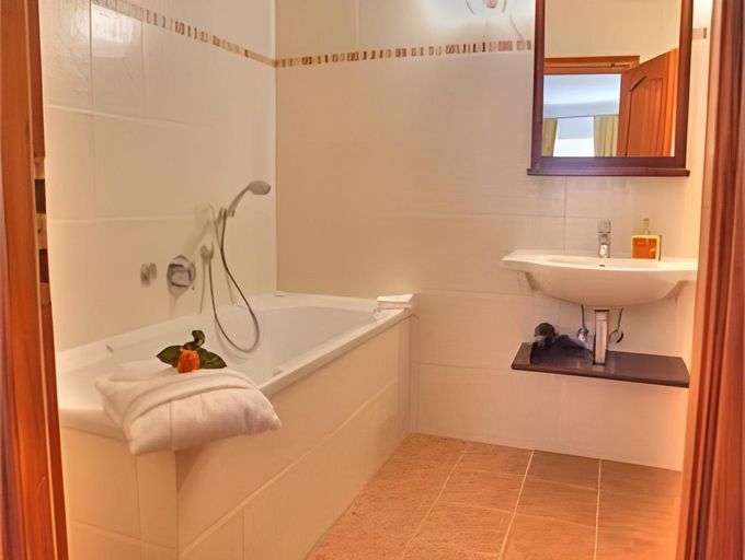 Bathroom 4, Hotel Villa Strandkorb - Adults Only, Rostock