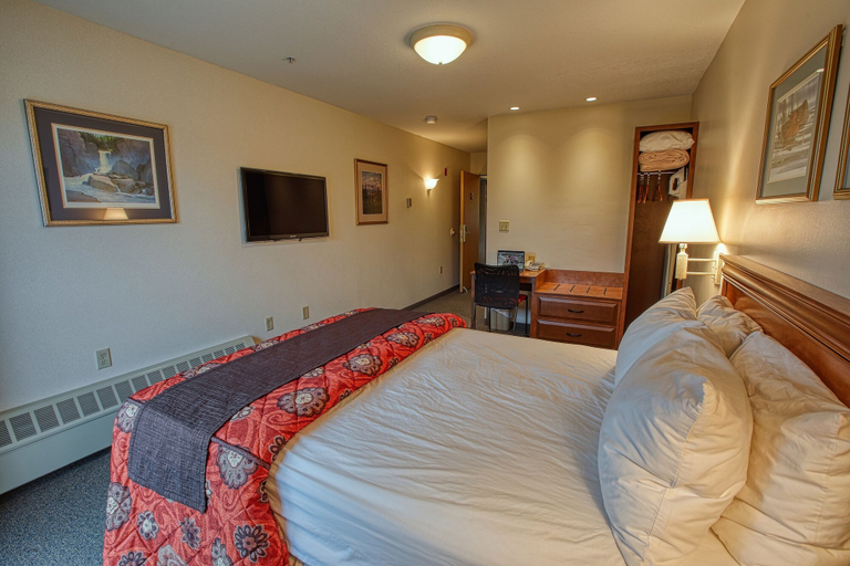 Bedroom 2, Bear Lodge, Fairbanks North Star