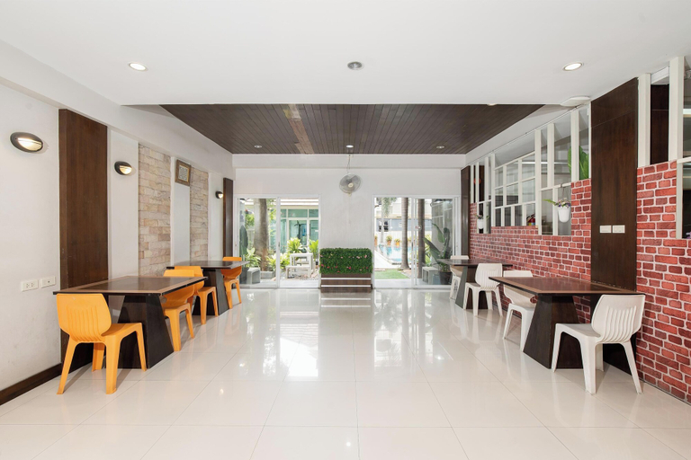 Food & Drinks 5, P-Park Suvarnabhumi, Suan Luang