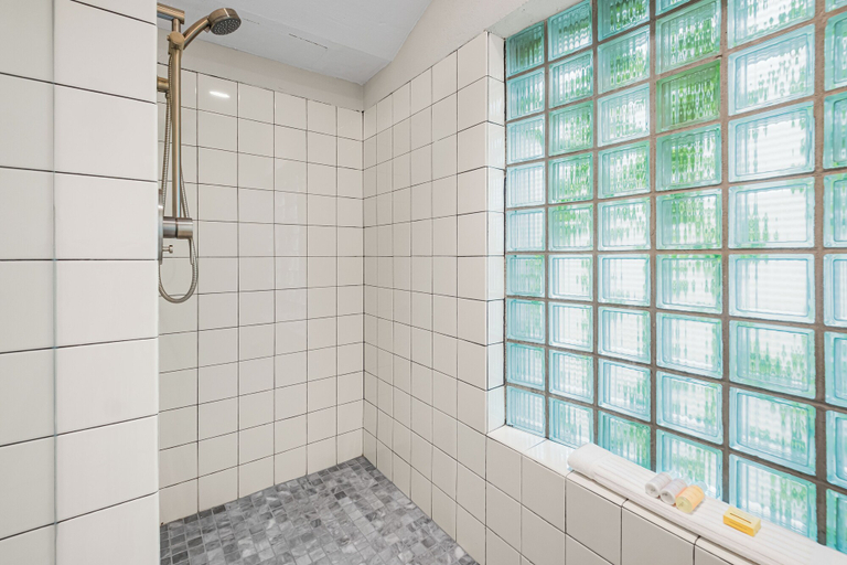 Bathroom 4, The Inn At Middleton Place, Dorchester