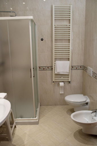 Bathroom 2, Al Brenta, Trento