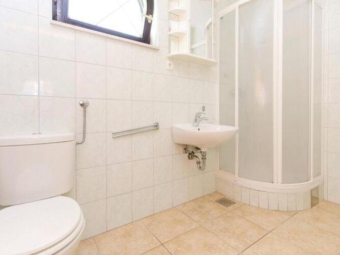 Bathroom, Apartments iovo - Comfort One Bedroom Apartment with Terrace A2, Okrug