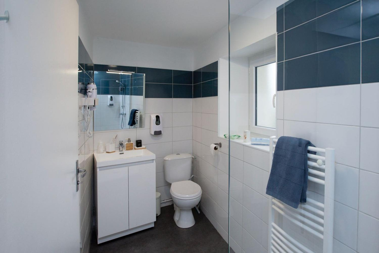 Bathroom 3, L Escale, Indre-et-Loire