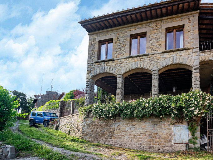 Exterior & Views