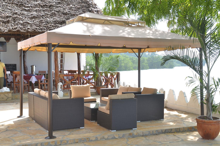 Food & Drinks 3, Sea View Beach Hotel, Magharibi