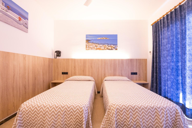 Bedroom 2, Bell Aire Hotel, Girona