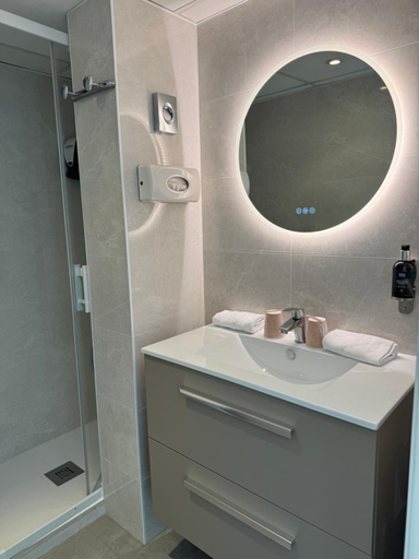 Bathroom 4, Hotel Le Calme Des Pins Spa, Vendée
