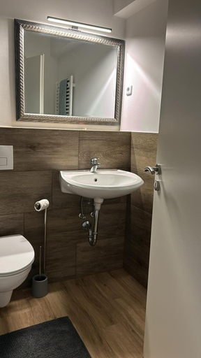 Bathroom 3, Motel Munsch, Wesel