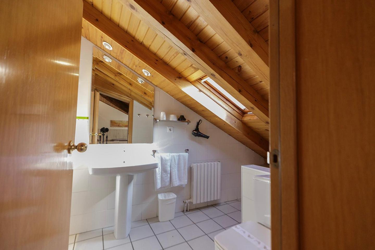 Bathroom, HOTEL LAMOGA, Lleida