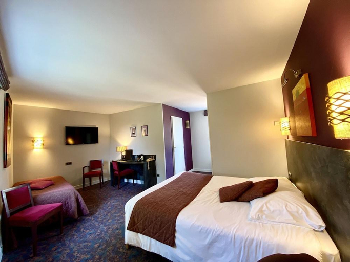 Bedroom 2, Logis Hostellerie la Chaumiere, Aube