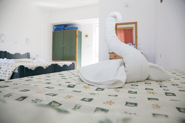 Bedroom 2, Hotel Athinoula, South Aegean