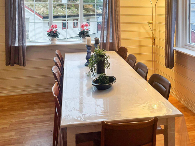 Others 3, person holiday home in Flatraket-By Traum, Selje