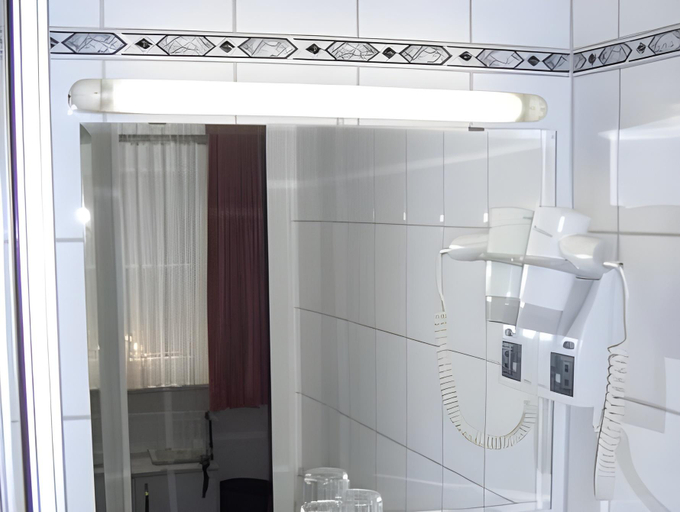 Bathroom 2, Hotel Hinz, Stormarn