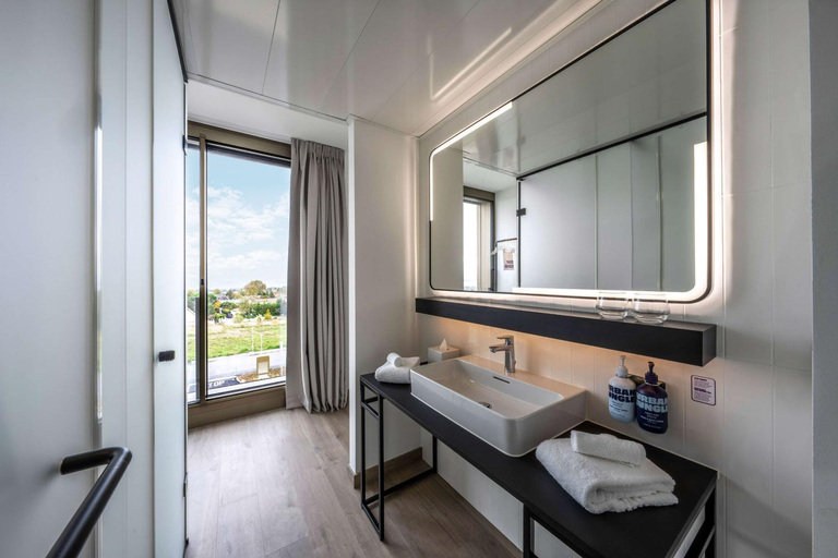 Bathroom 4, YOTEL Geneva Lake, Nyon