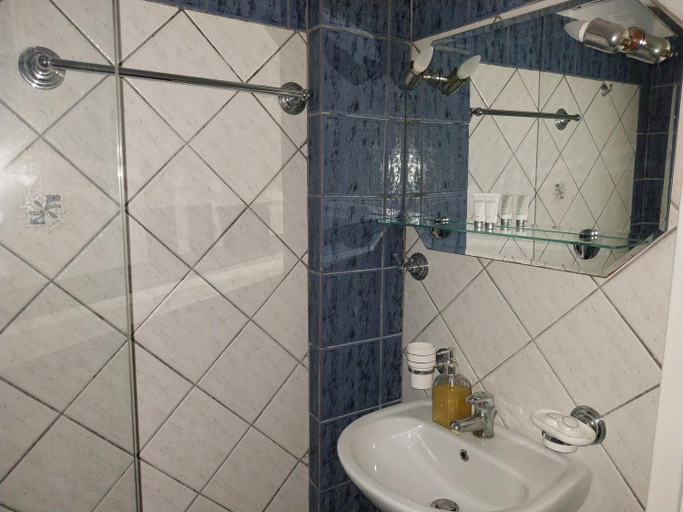 Bathroom 2, Villa Rosanna, Epirus