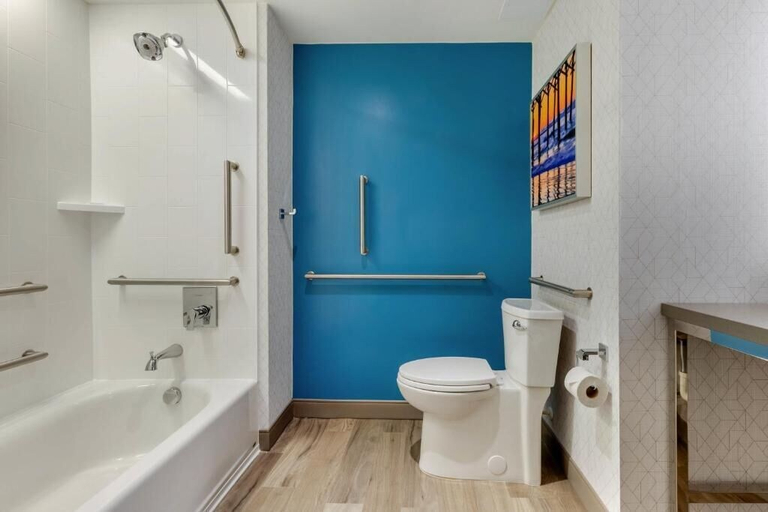 Bathroom 5, DoubleTree by Hilton Charleston Riverview, Charleston
