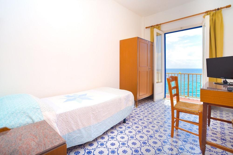 Bedroom 3, Hotel Regina del Mare, Napoli