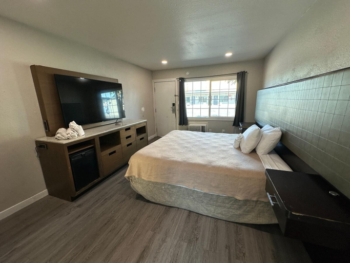 Room 4, US MOTEL, Clark