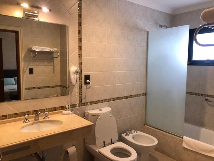 Bathroom, San Martin Plaza Hotel, Colón