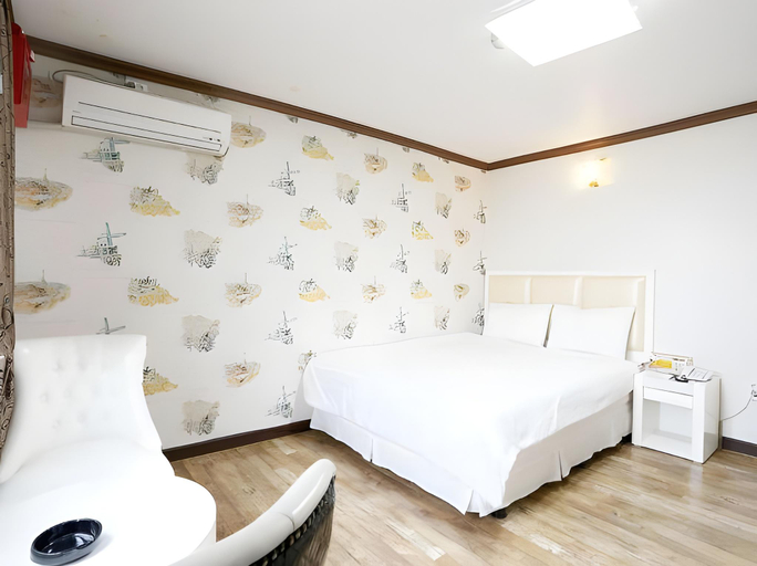 Bedroom 4, Starry Night Motel, Sokcho