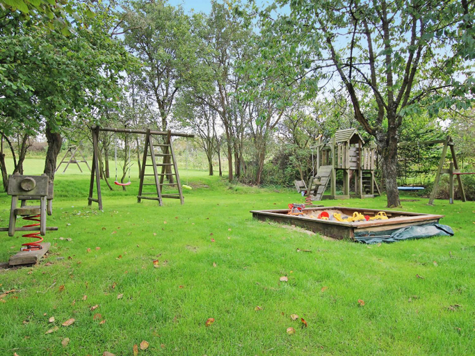 Others 5, Ferienhaus in Mirow mit Terrasse, Mecklenburgische Seenplatte