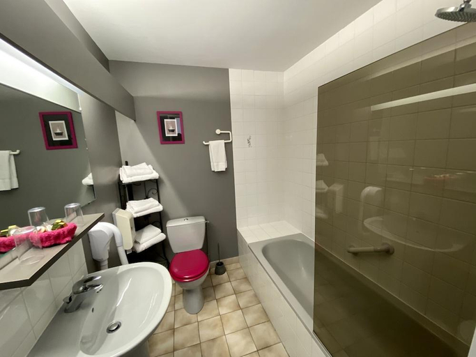 Bathroom 3, Logis Hostellerie la Chaumiere, Aube