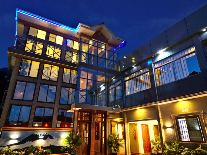 Exterior & Views