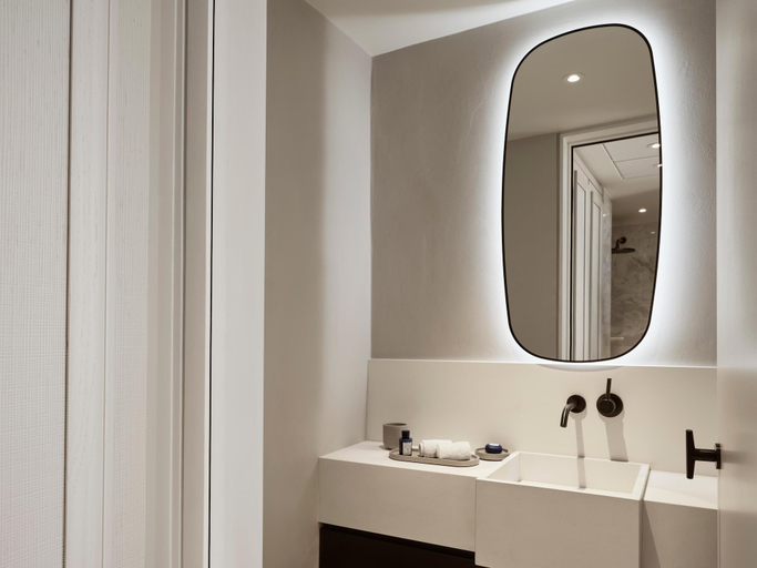 Bathroom 5, Amyth of Nicosia