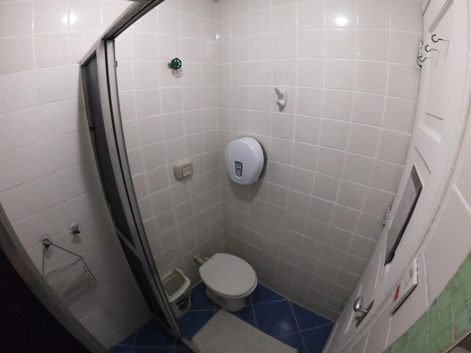 Bathroom 3, Che Lagarto Hostel Copacabana, Rio de Janeiro