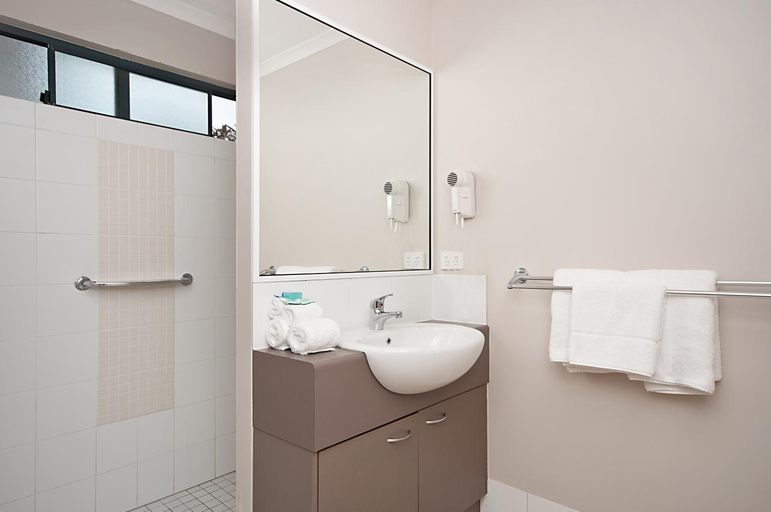Bathroom 4, Cairns Central Southern Cross Atrium Private Apartments & Studio, Cairns