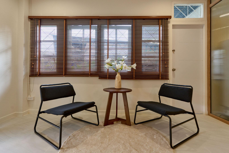 Bar/lounge 5, AIRI Home, 3BR in old town CNX &Thapae walking str, Muang Chiang Mai