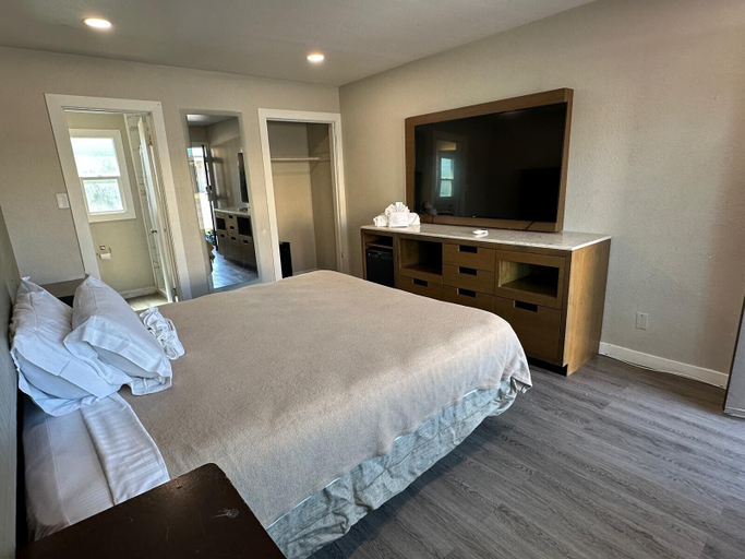 Room 2, US MOTEL, Clark