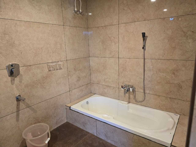 Bathroom 2, Falls Regency, Kanniyakumari