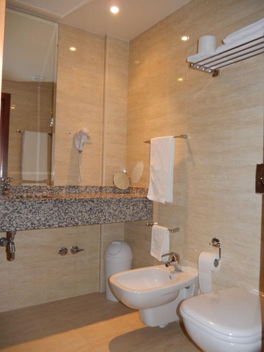 Bathroom 4, Hotel Aleluia, Ourém